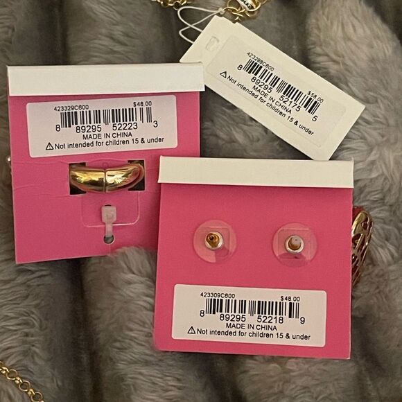 Four piece, Betsey Johnson, XOXO heart Valentine’s kitsch statement jewelry set - Picture 8 of 13